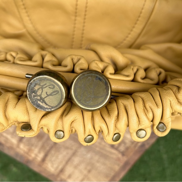 🌼 Golden Kate Landry ruffle handbag with antiqued brass hardware - Picture 4 of 4